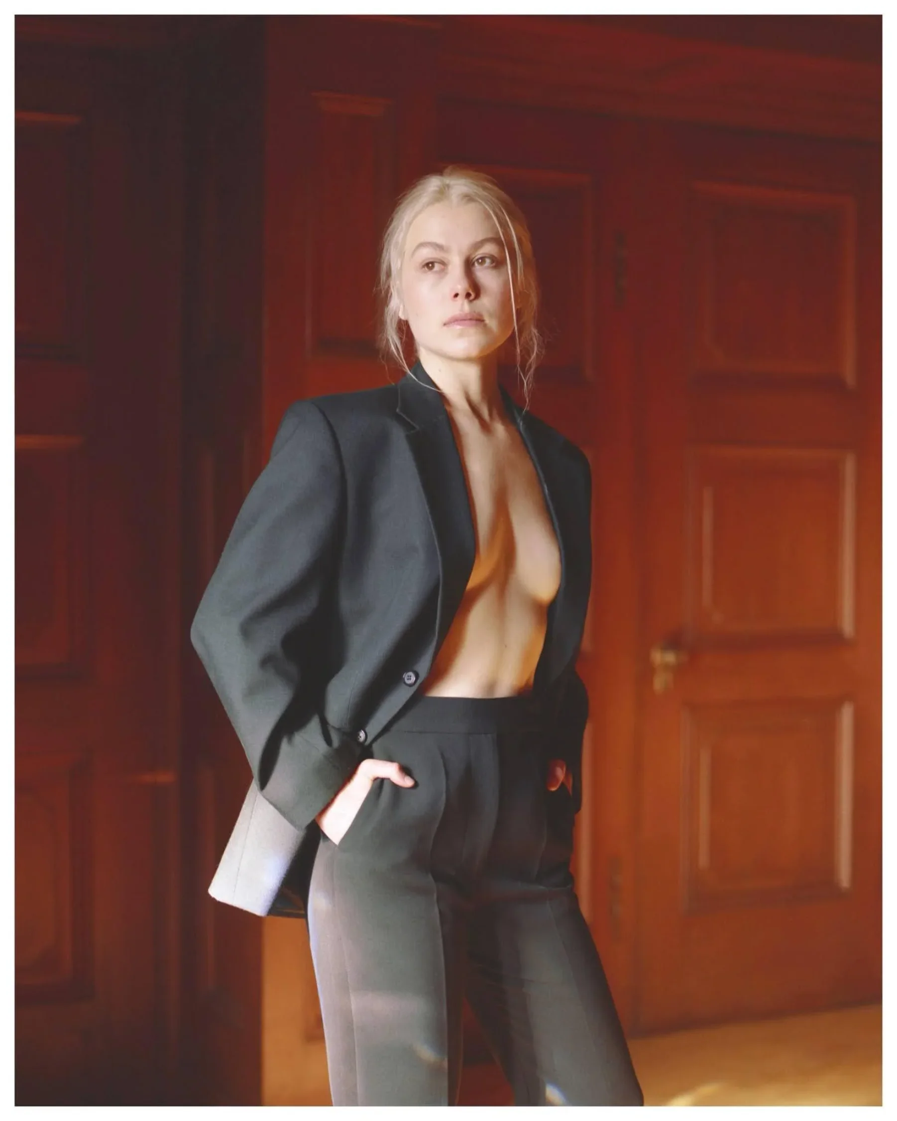 phoebe bridgers flashing