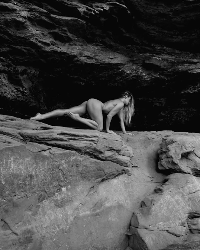 elizabethexpresses instagram outdoor nude