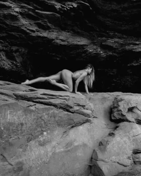 elizabethexpresses instagram outdoor nude