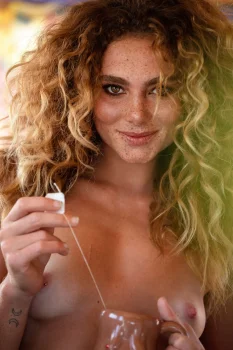 sina luxor naked