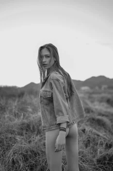 elsiehewitt naked