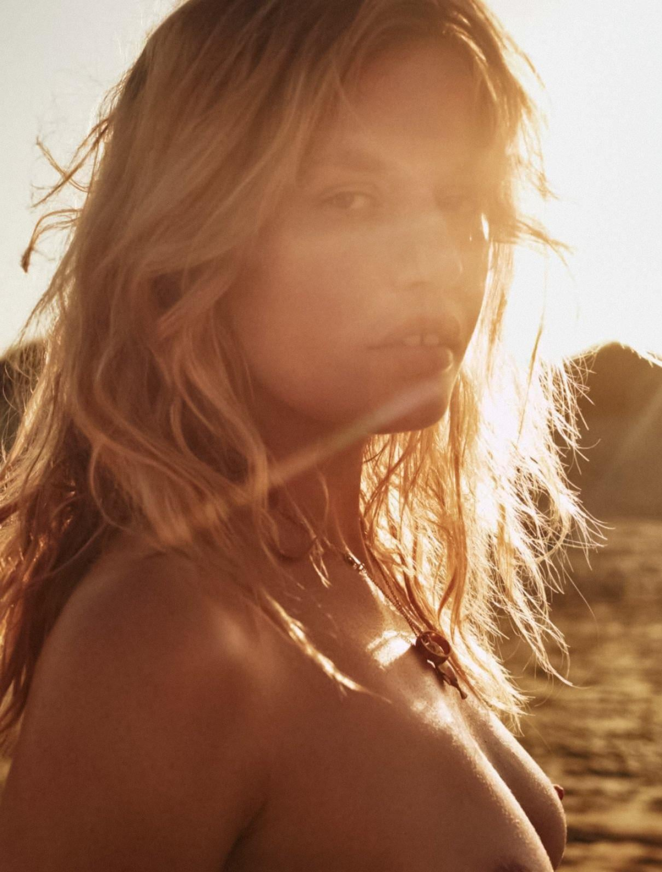 georgia-may-jagger flashing 8358.png