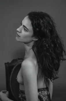 margaret qualley nude