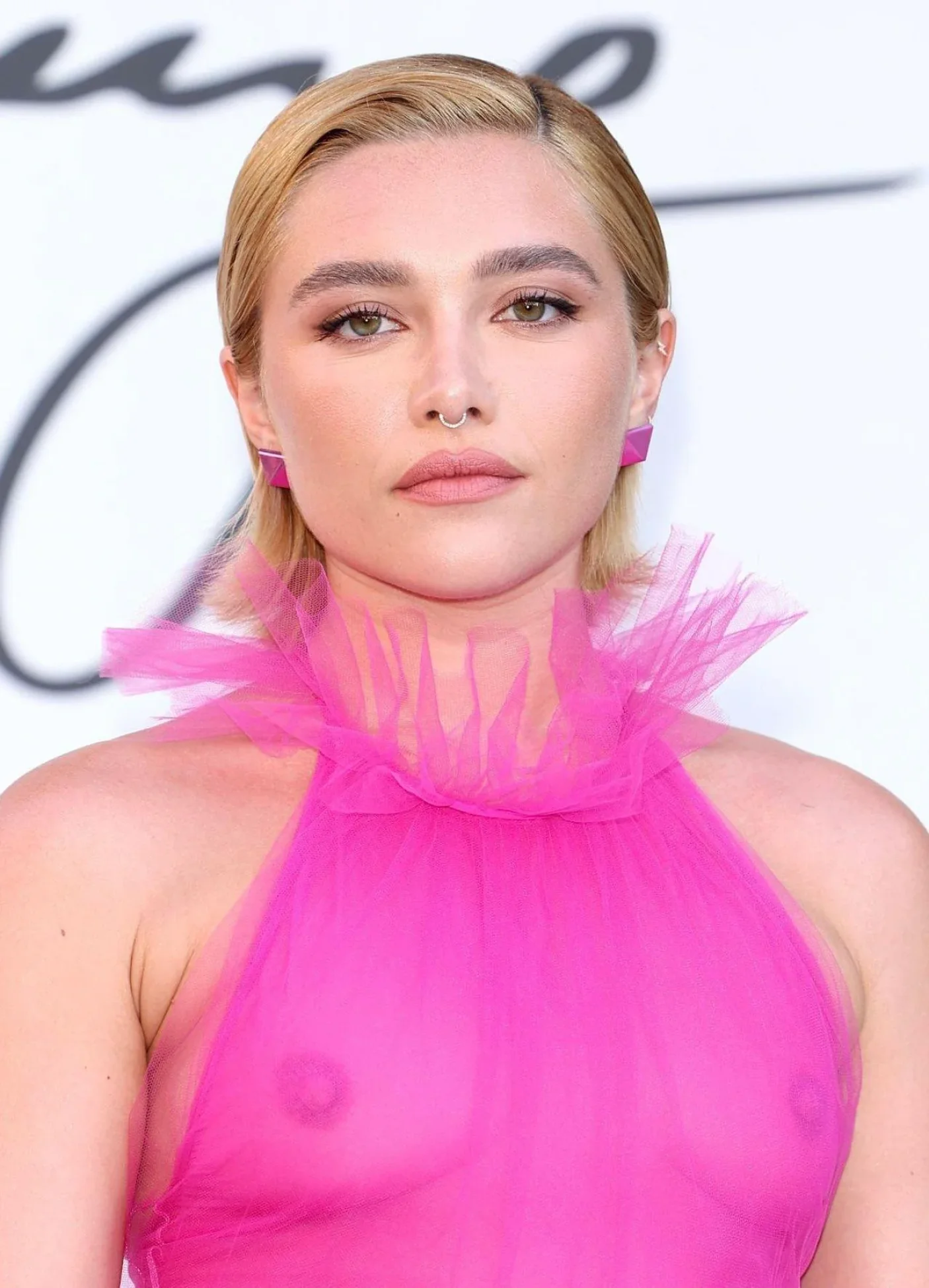 florence pugh cameltoe