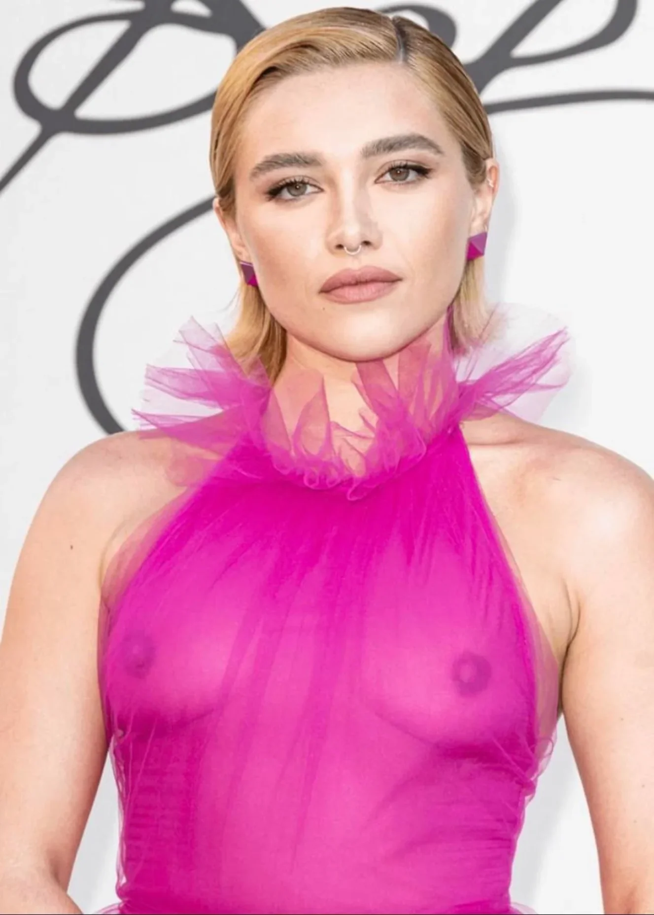 florence pugh flashing
