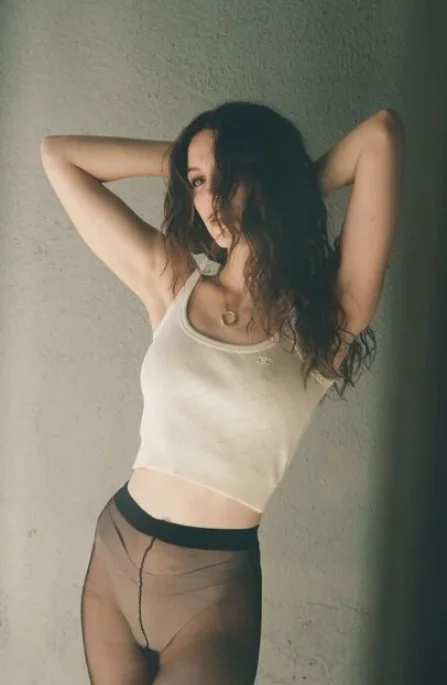 ella hunt photos