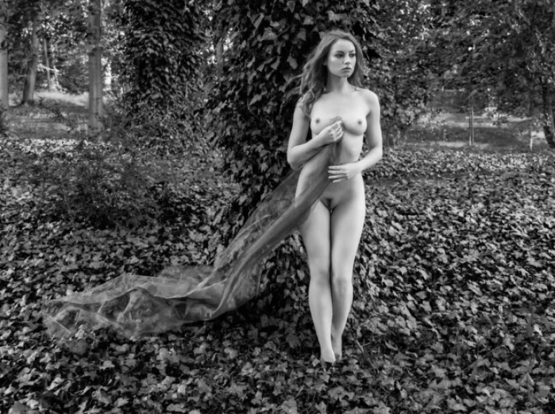 sophielasageofficial flashing