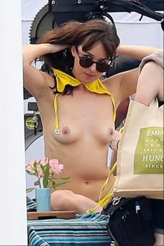 Dakota Johnson — photo 2
