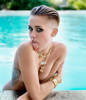 miley cyrus full body