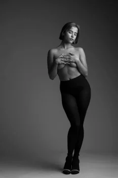 instagram nikolova y cameltoe