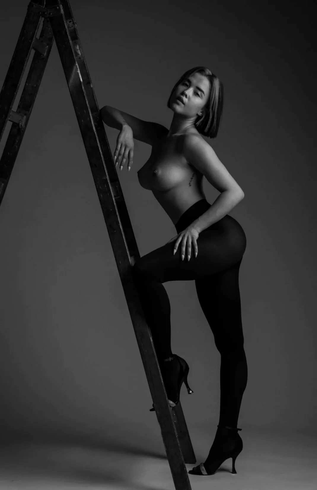 nikolova y x nude photos
