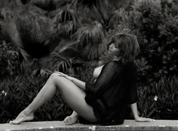 nikolova y instagram outdoor nude