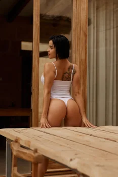 nikolova y onlyfans cameltoe