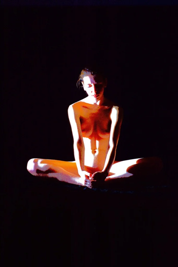 melancholic model instagram flashing