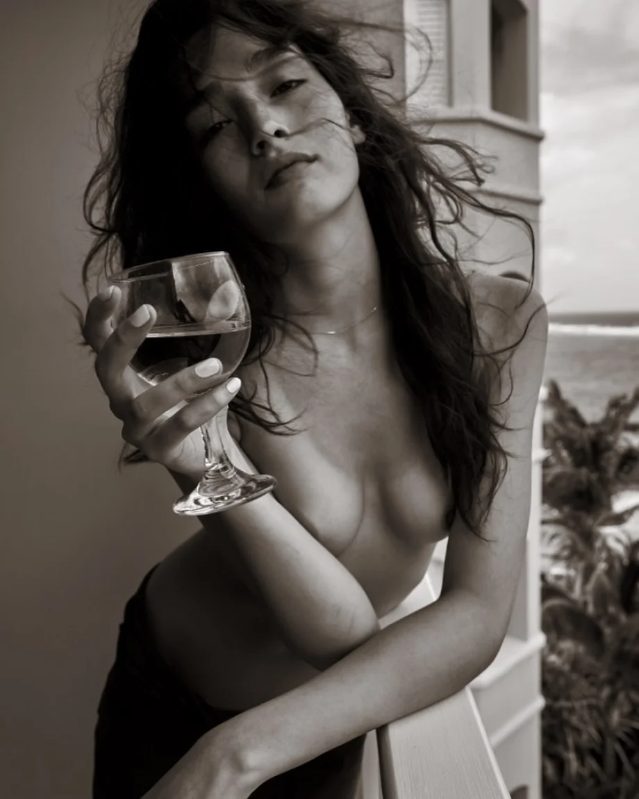 vita mir outdoor nude
