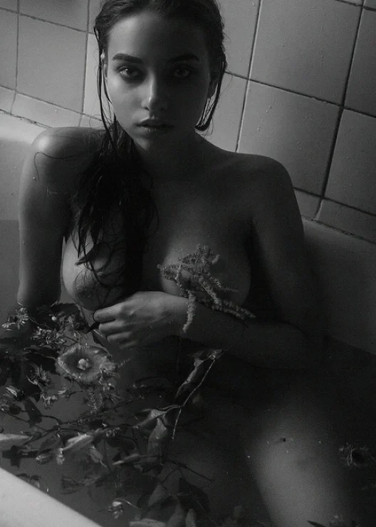 ansy q nude photo